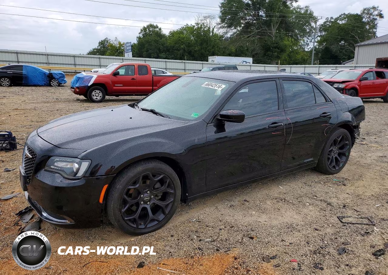 2019 Chrysler 300 Touring VIN:2C3CCAAG6KH636897 - 1