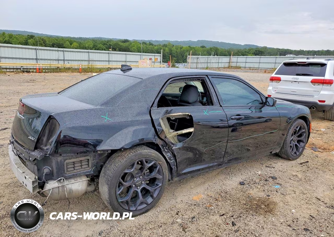 2019 Chrysler 300 Touring VIN:2C3CCAAG6KH636897 - 3