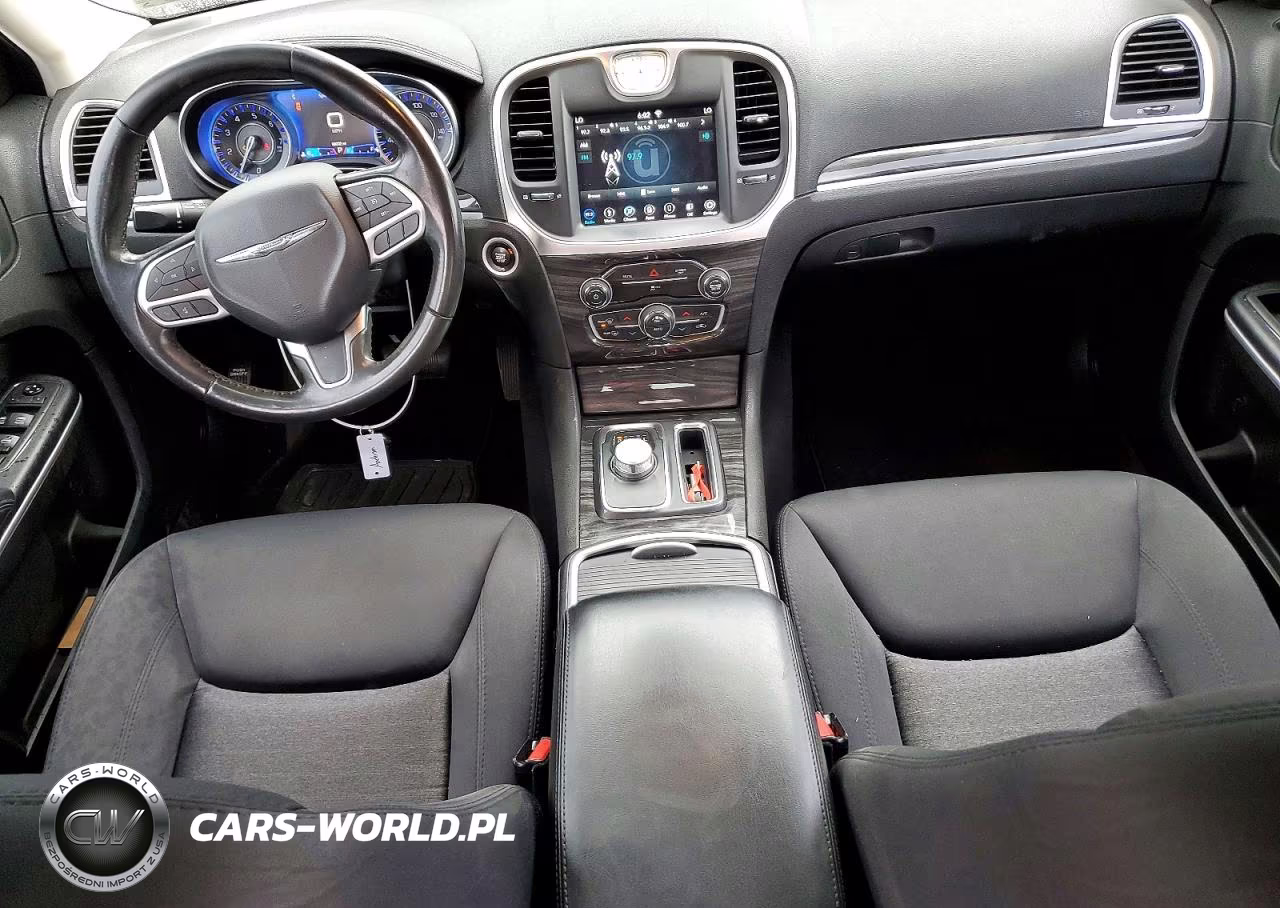 2019 Chrysler 300 Touring VIN:2C3CCAAG6KH636897 - 8