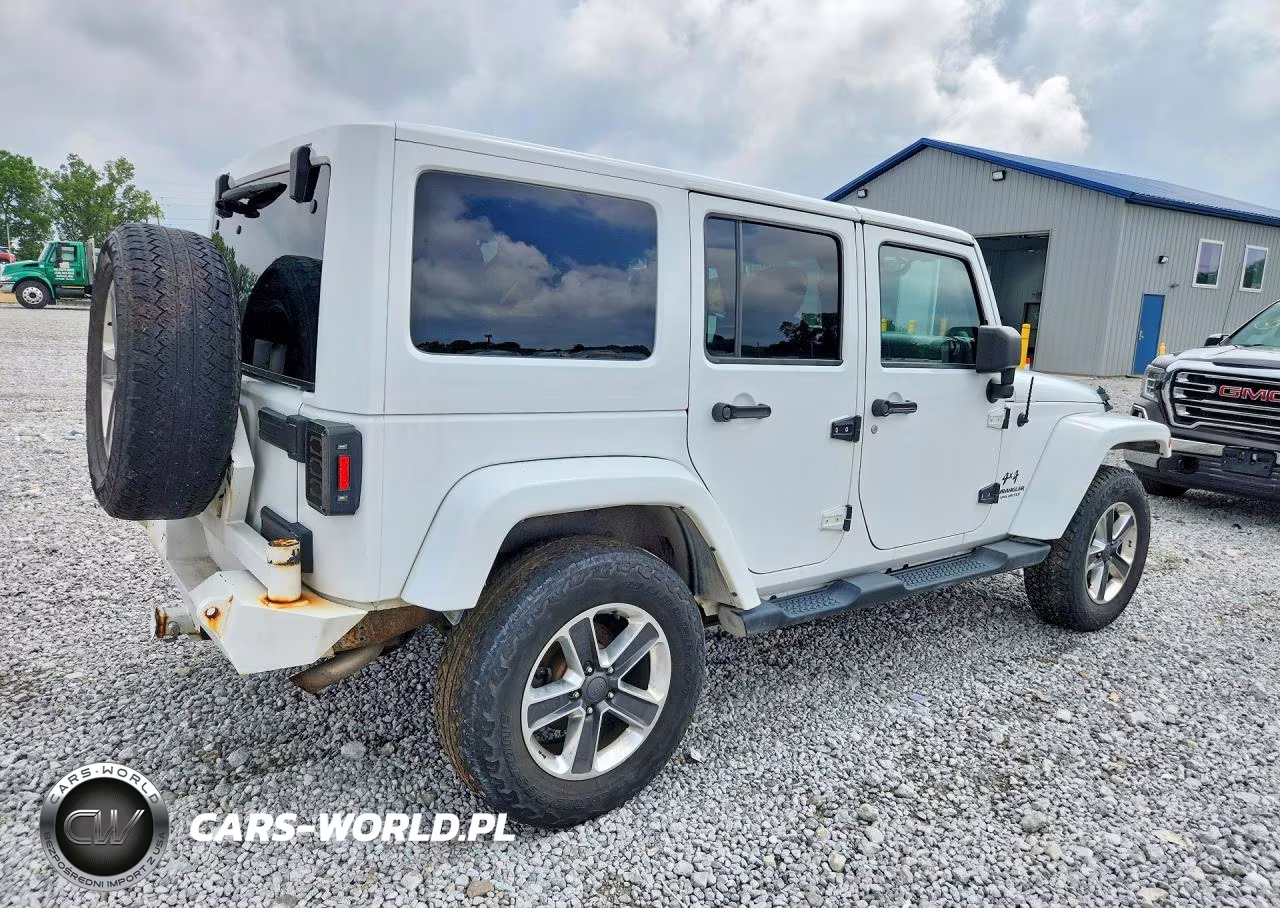 2015 Jeep Wrangler VIN:1C4BJWEG8FL537320 - 3