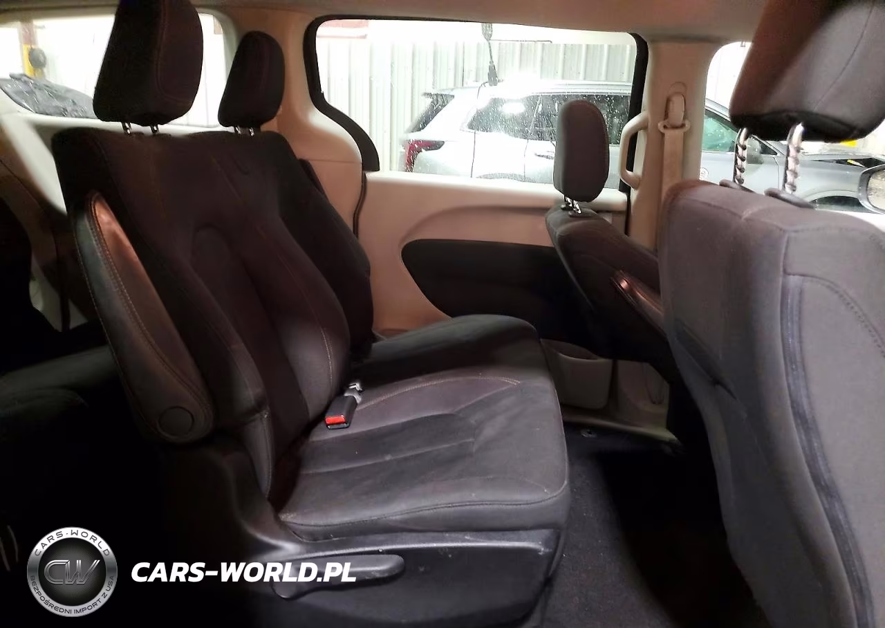 2018 Chrysler Pacifica L VIN:2C4RC1AG3JR121113 - 11