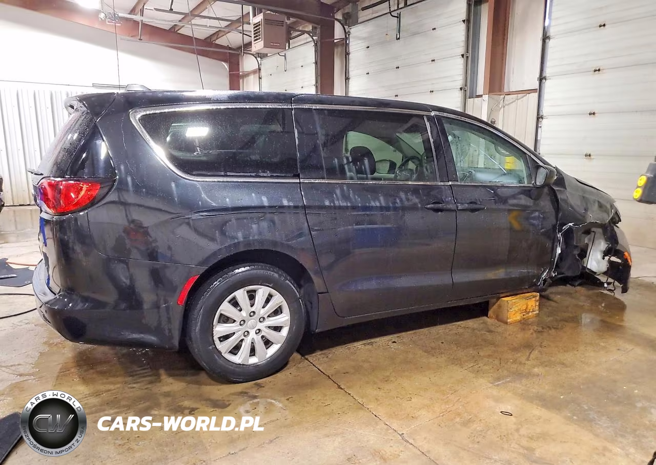 2018 Chrysler Pacifica L VIN:2C4RC1AG3JR121113 - 3