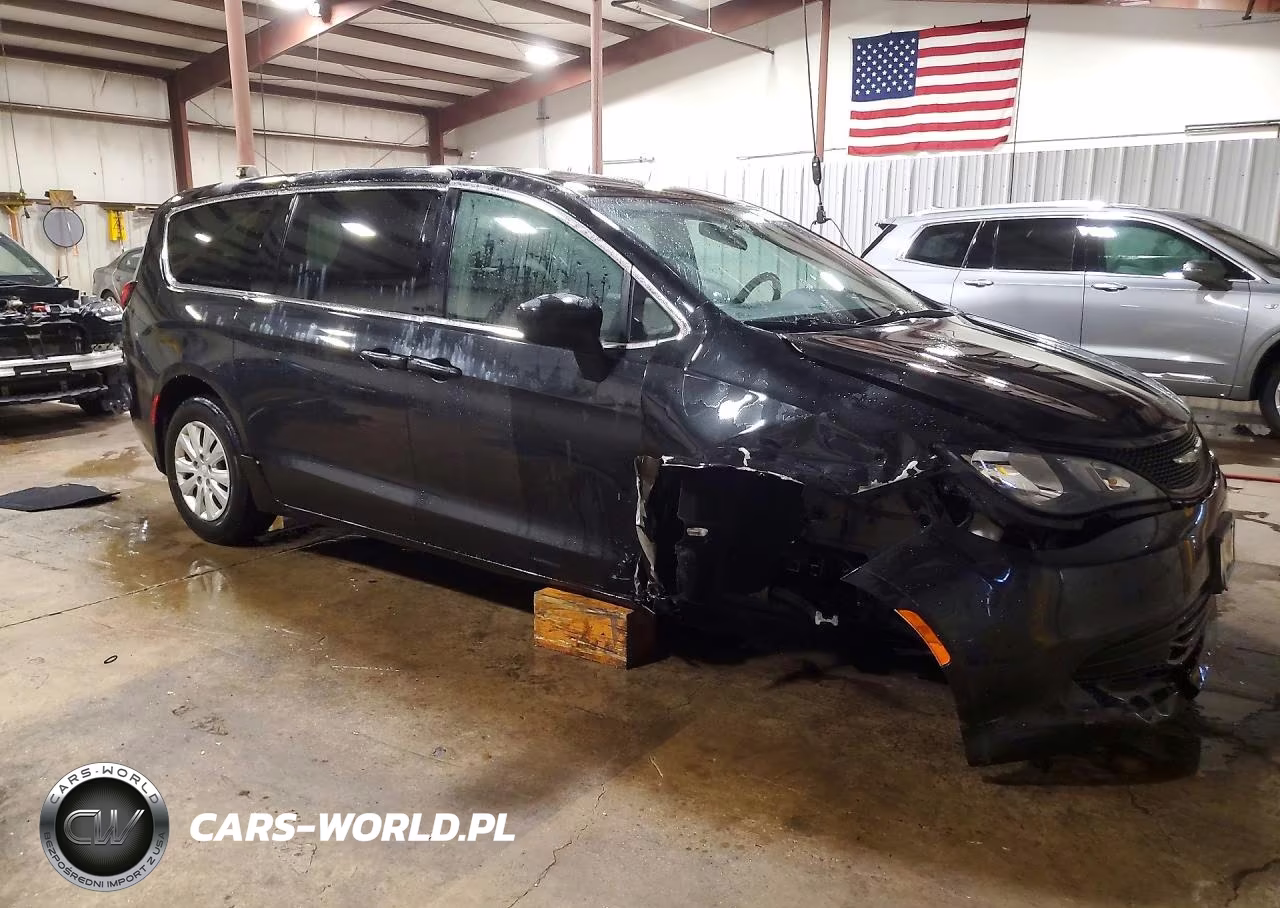 2018 Chrysler Pacifica L VIN:2C4RC1AG3JR121113 - 4