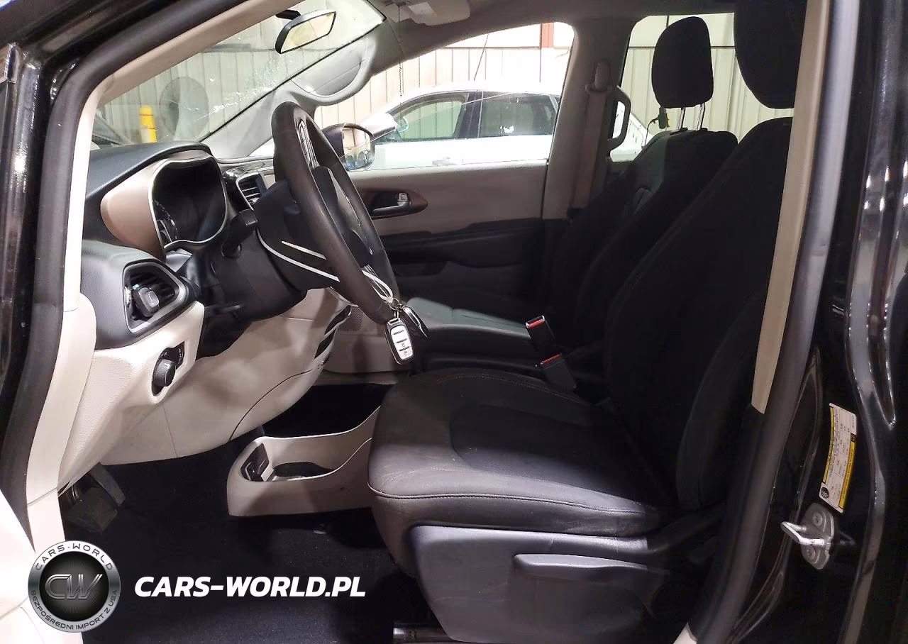 2018 Chrysler Pacifica L VIN:2C4RC1AG3JR121113 - 7