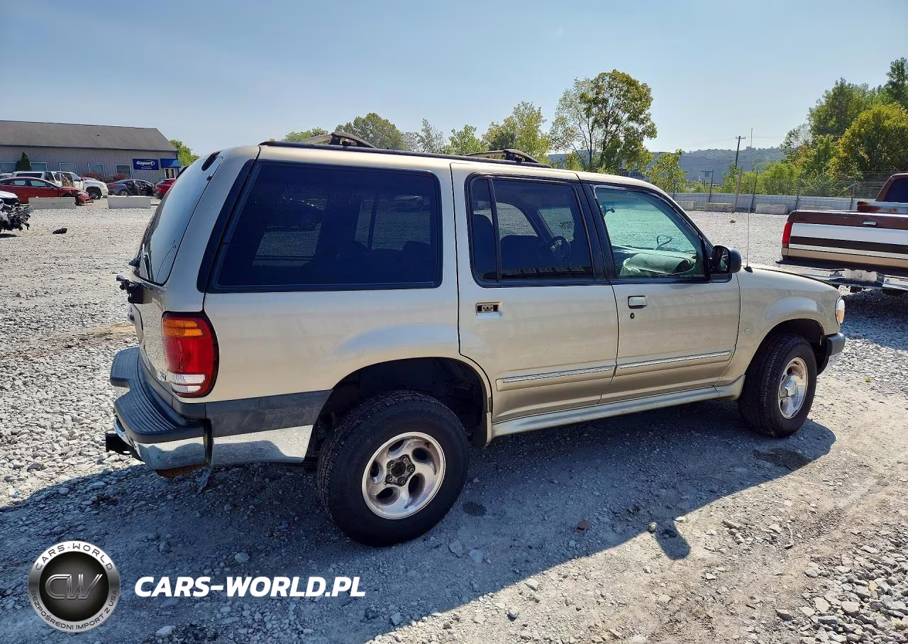 2000 Ford Explorer Xlt VIN:1FMZU63P5YUB60270 - 3