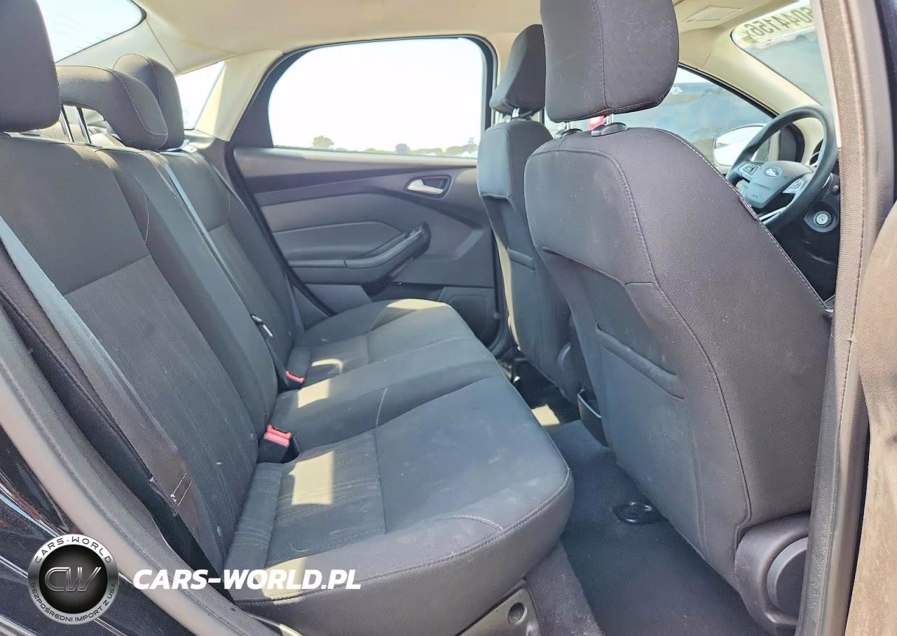 2016 Ford Focus Se VIN:1FADP3F2XGL300926 - 10