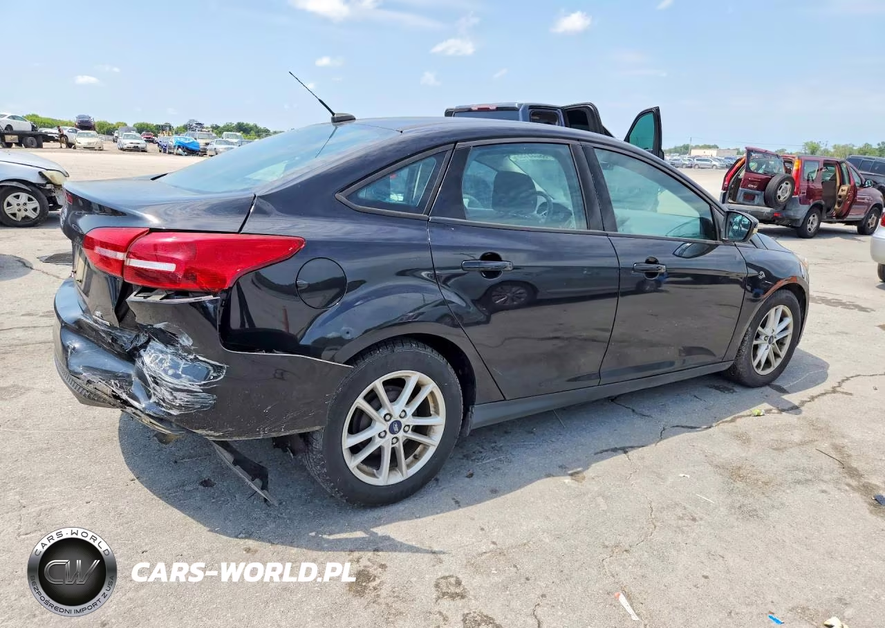 2016 Ford Focus Se VIN:1FADP3F2XGL300926 - 3