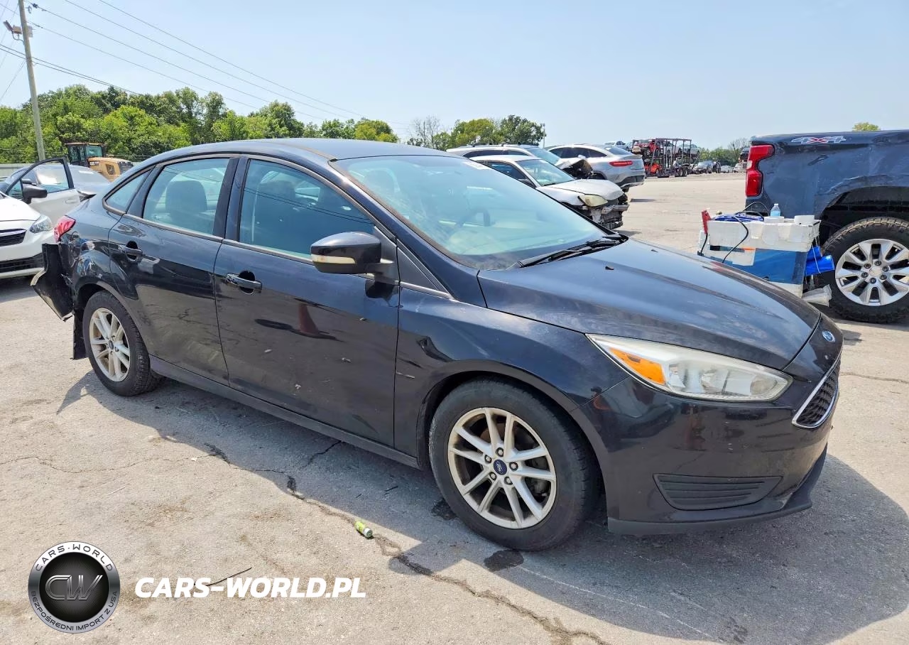 2016 Ford Focus Se VIN:1FADP3F2XGL300926 - 4