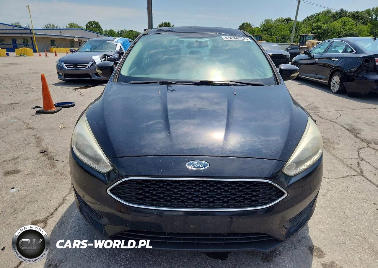 2016 Ford Focus Se VIN:1FADP3F2XGL300926 - 5