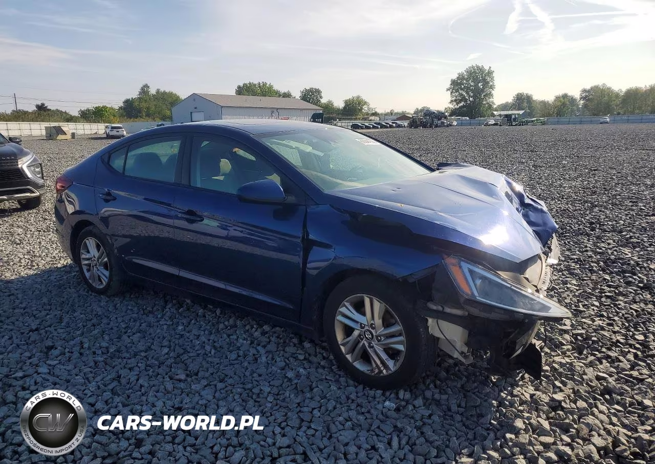 2019 Hyundai Elantra Value Edition VIN:5NPD84LF6KH405870 - 4
