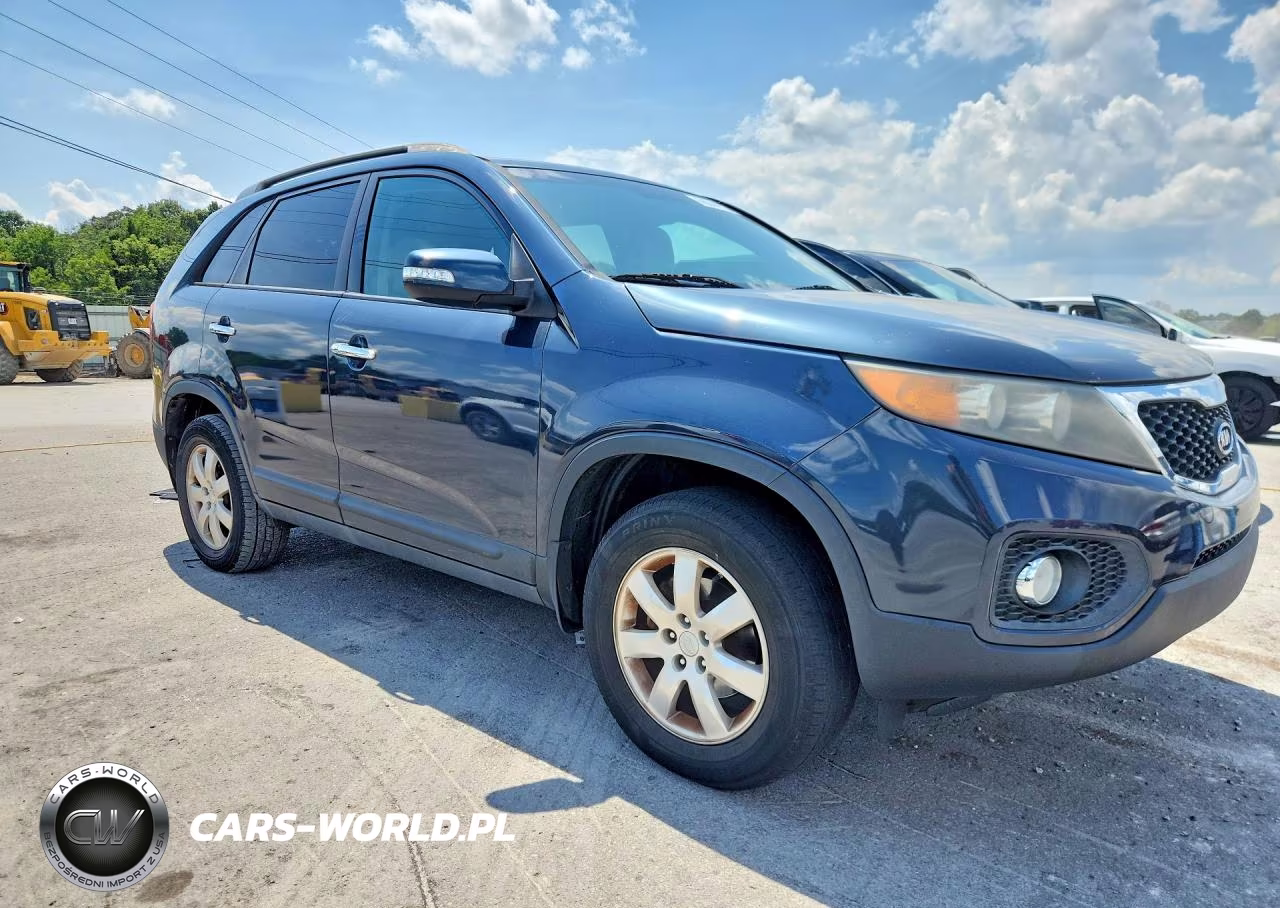2011 Kia Sorento Lx VIN:5XYKT4A12BG116909 - 4