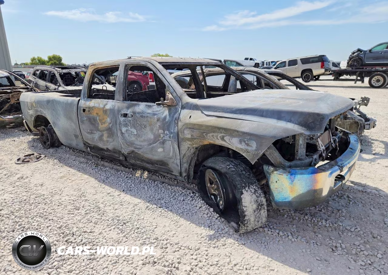2018 Ram 3500 St VIN:3C63R3GJ8JG372953 - 4
