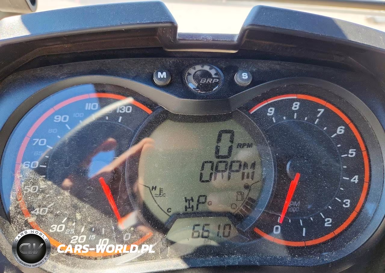 2015 Can-Am Commander 800R Xt Utility Vehicle VIN:3JBKKAN2XFJ001475 - 8