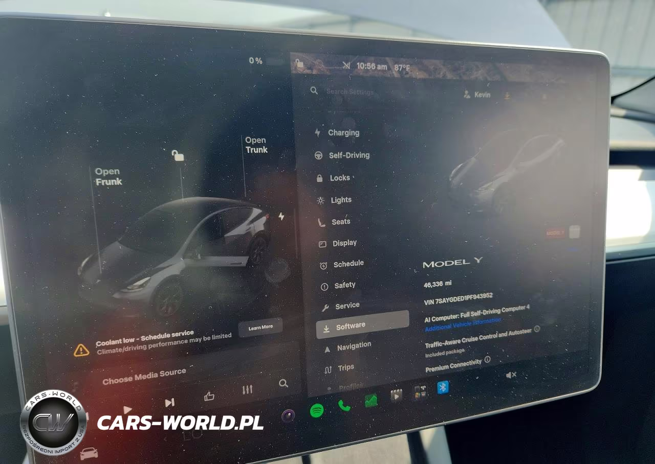 2023 Tesla Model Y VIN:7SAYGDED1PF943952 - 9