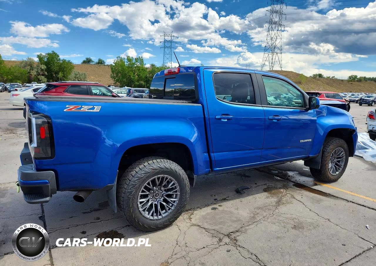2018 Chevrolet Colorado Z71 VIN:1GCGTDEN2J1112067 - 3