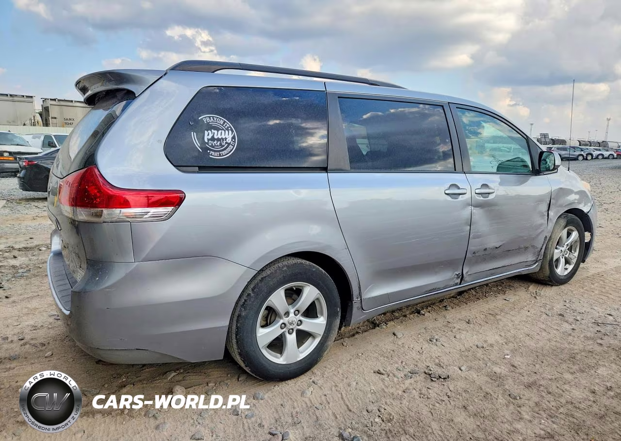 2013 Toyota Sienna Le VIN:5TDKK3DC2DS281598 - 3