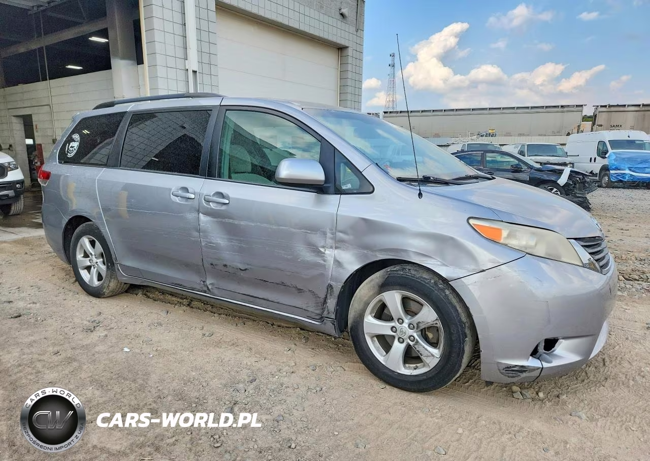 2013 Toyota Sienna Le VIN:5TDKK3DC2DS281598 - 4
