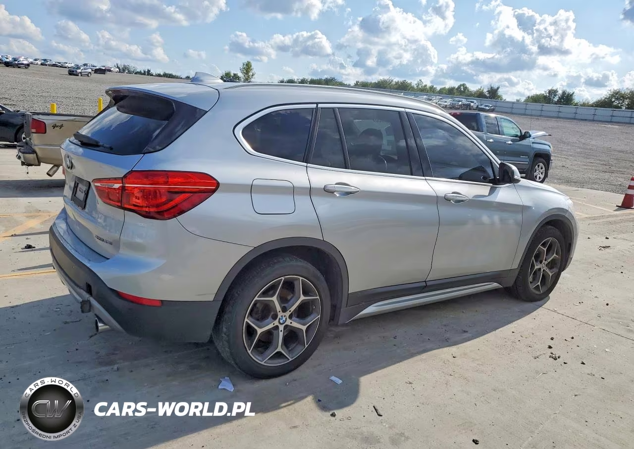 2018 BMW X1 VIN:WBXHU7C38J3H43856 - 3