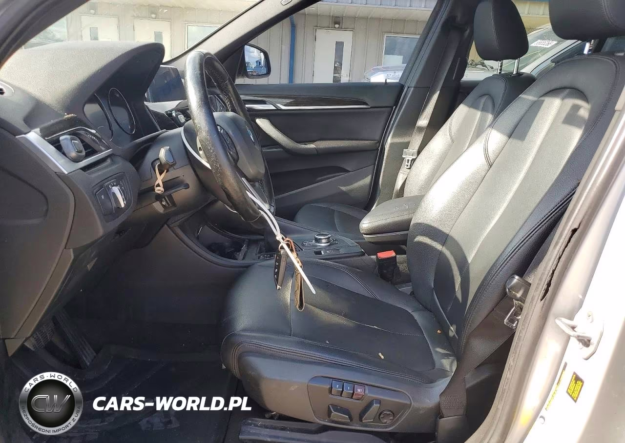 2018 BMW X1 VIN:WBXHU7C38J3H43856 - 7