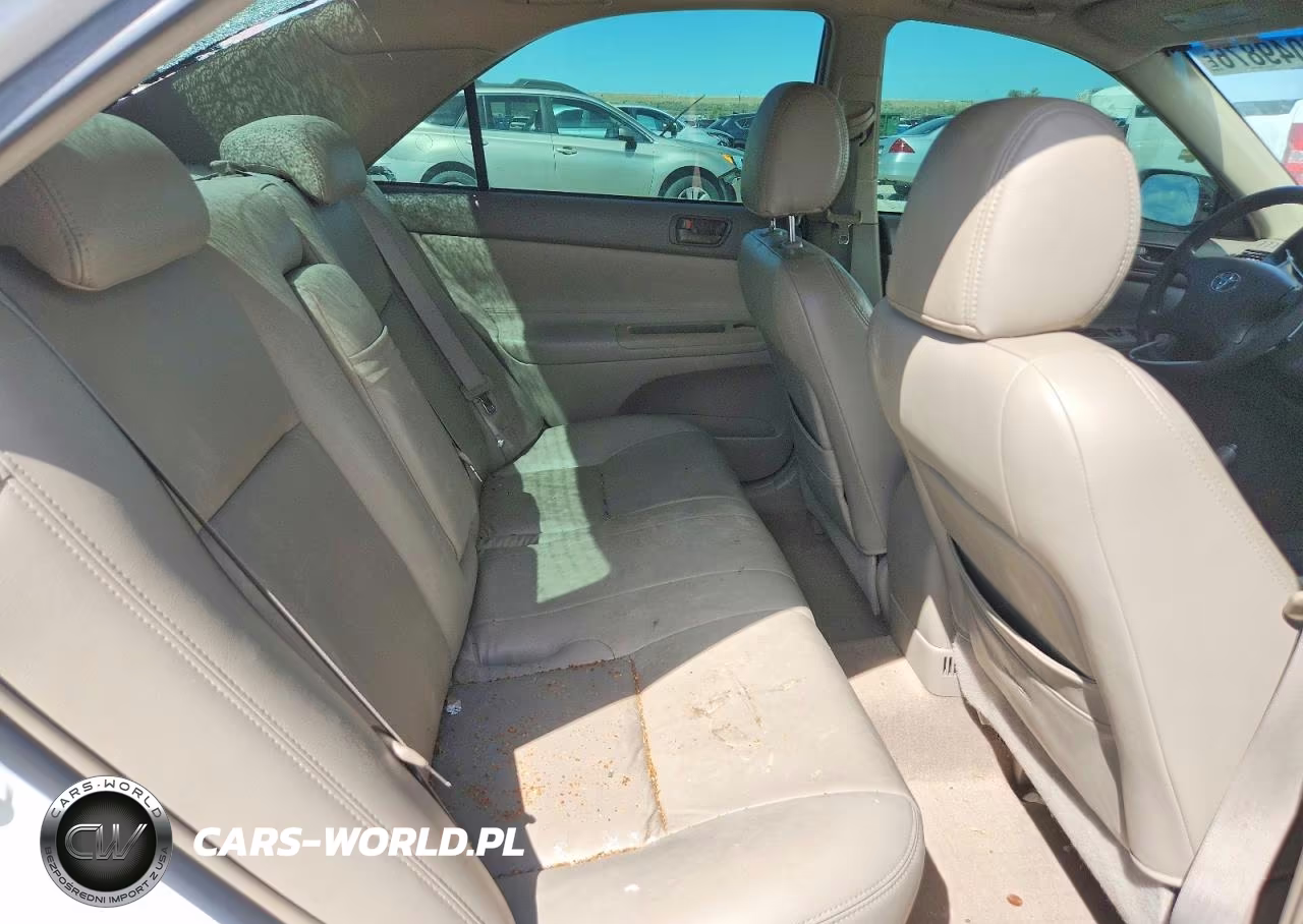 2004 Toyota Camry Le VIN:4T1BE32K24U329917 - 10