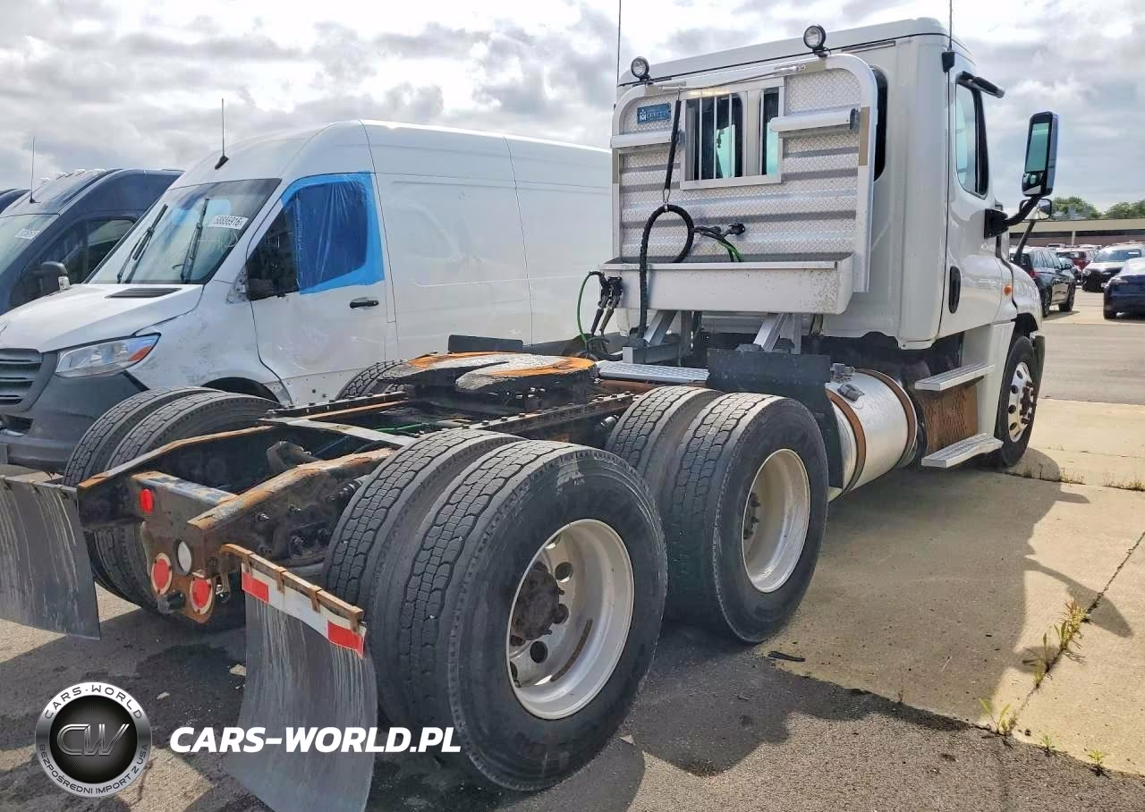 2016 Freightliner Cascadia 125 Semi Truck VIN:3AKJGEBG7GDGV5681 - 3