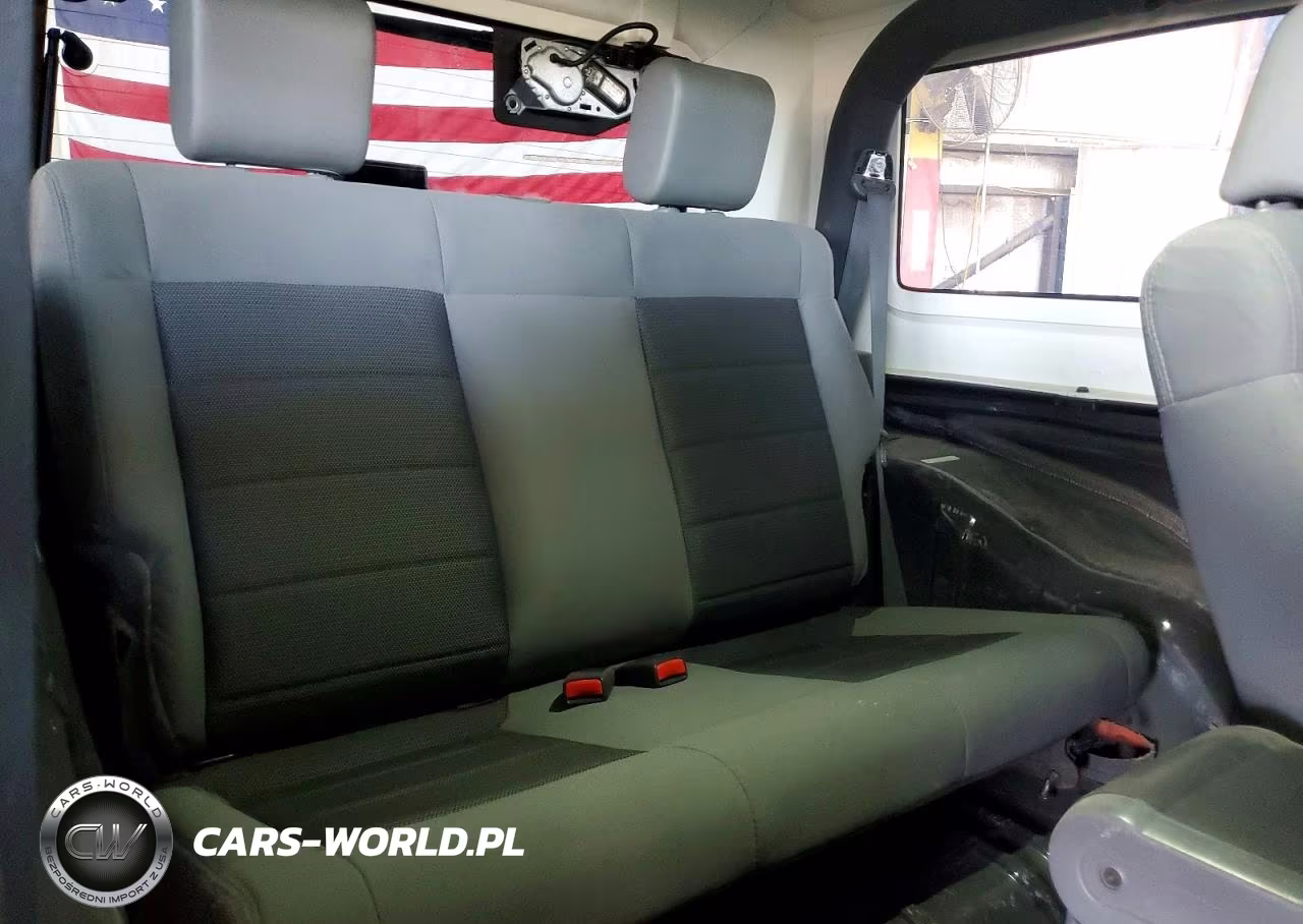 2008 Jeep Wrangler X VIN:1J4FA24118L631642 - 10