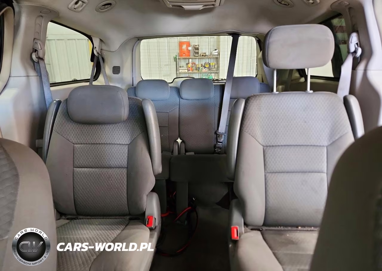 2010 Chrysler Town & Country Touring VIN:2A4RR5D14AR431987 - 10