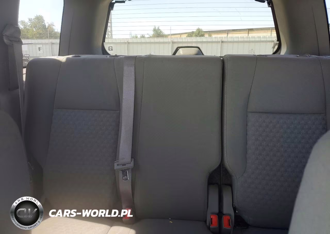 2005 Jeep Liberty Sport VIN:1J8GL485X5W700215 - 10