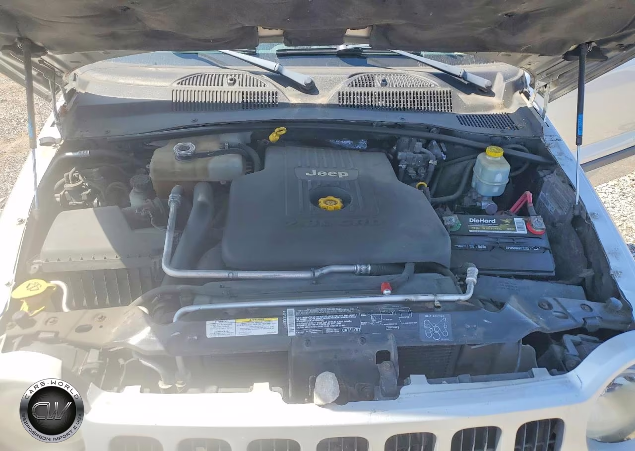 2005 Jeep Liberty Sport VIN:1J8GL485X5W700215 - 12