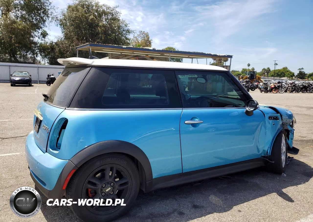 2005 Mini Cooper S VIN:WMWRE33435TD94589 - 3