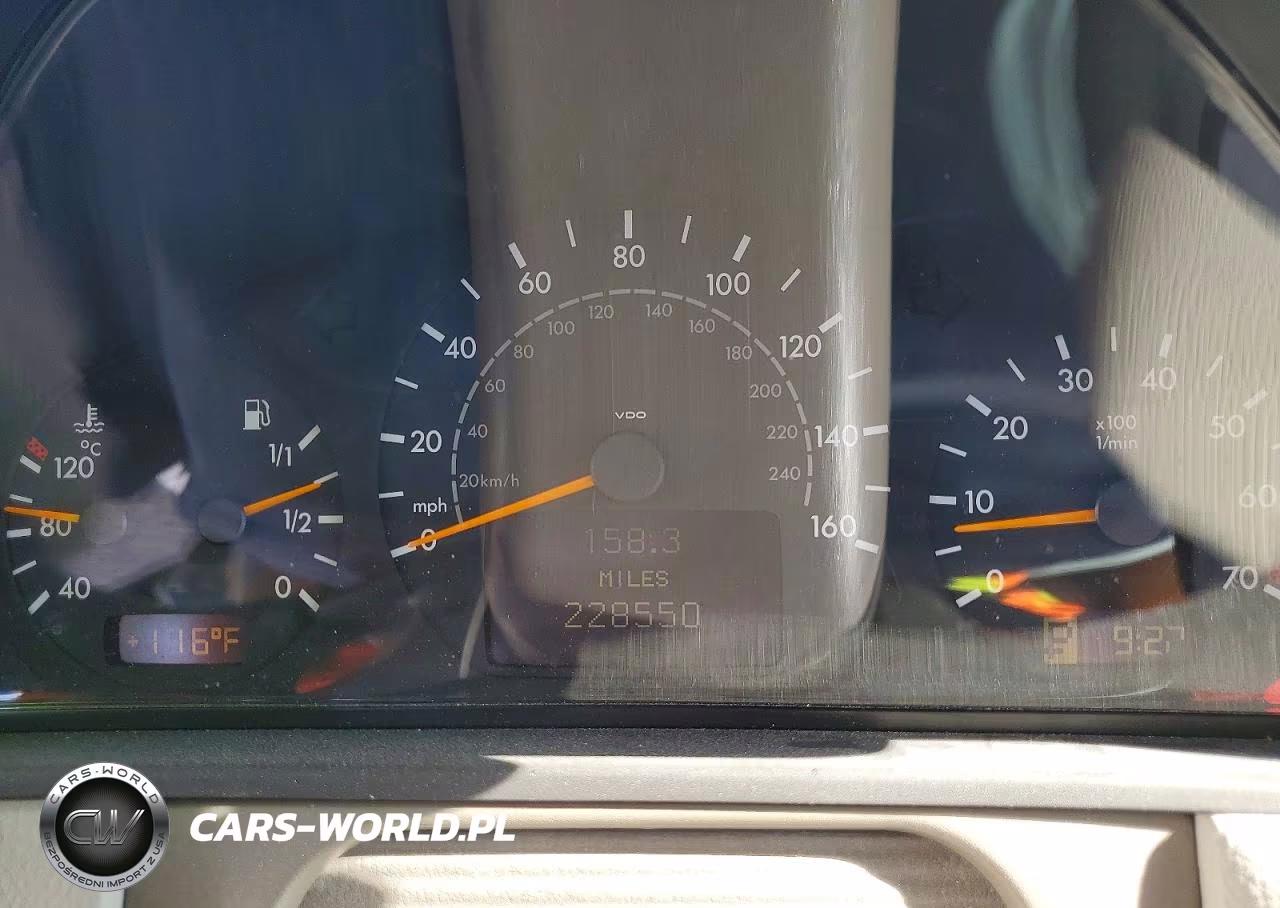 2000 Mercedes-Benz E 320 VIN:WDBJF65J8YB161296 - 9