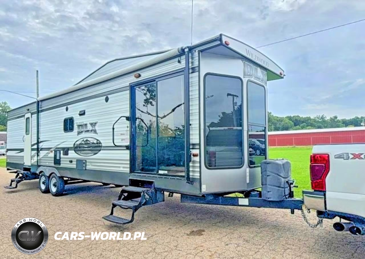 2015 Forest River Wildwood Dlx Slide-In Camper