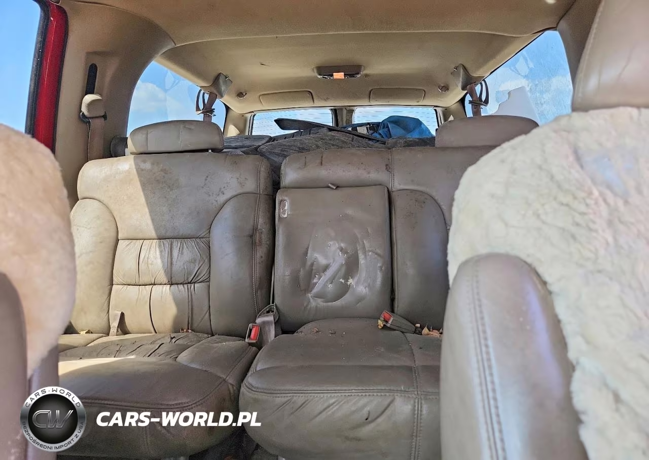 1999 Chevrolet Suburban C1500 VIN:3GNEC16R8XG116455 - 11