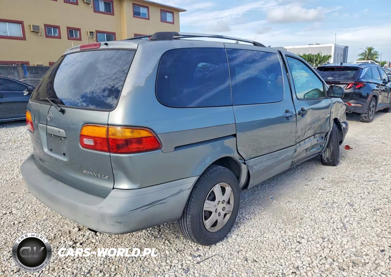 1999 Toyota Sienna Le VIN:4T3ZF13CXXU123571 - 3