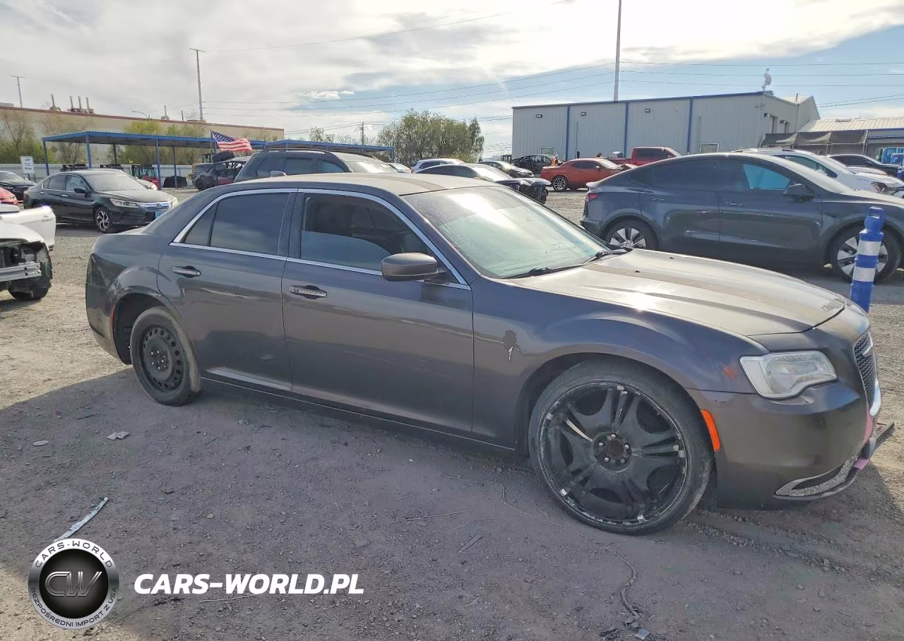 2016 Chrysler 300 Limited VIN:2C3CCAAG8GH141883 - 4