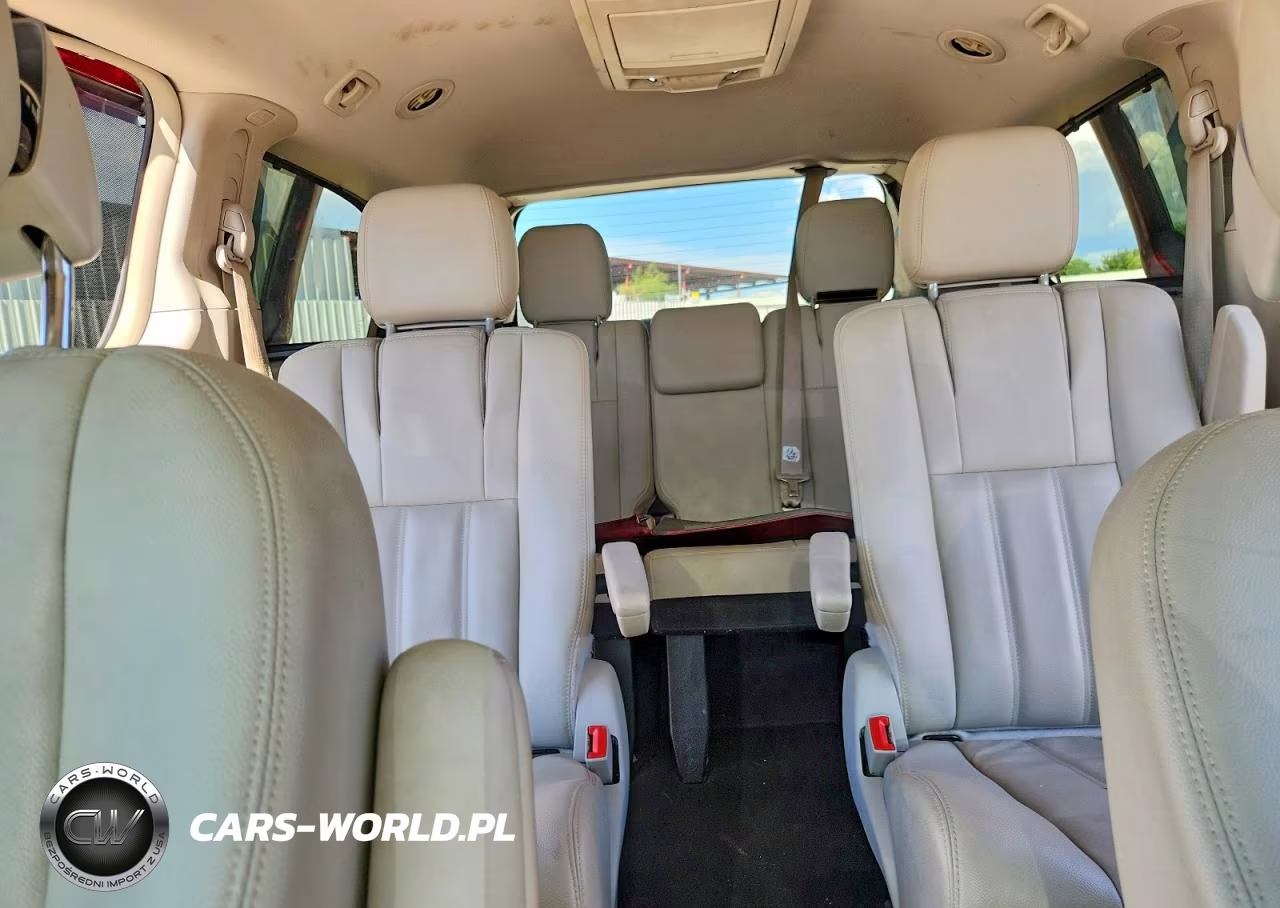 2015 Chrysler Town & Country Touring VIN:2C4RC1BG4FR676447 - 10