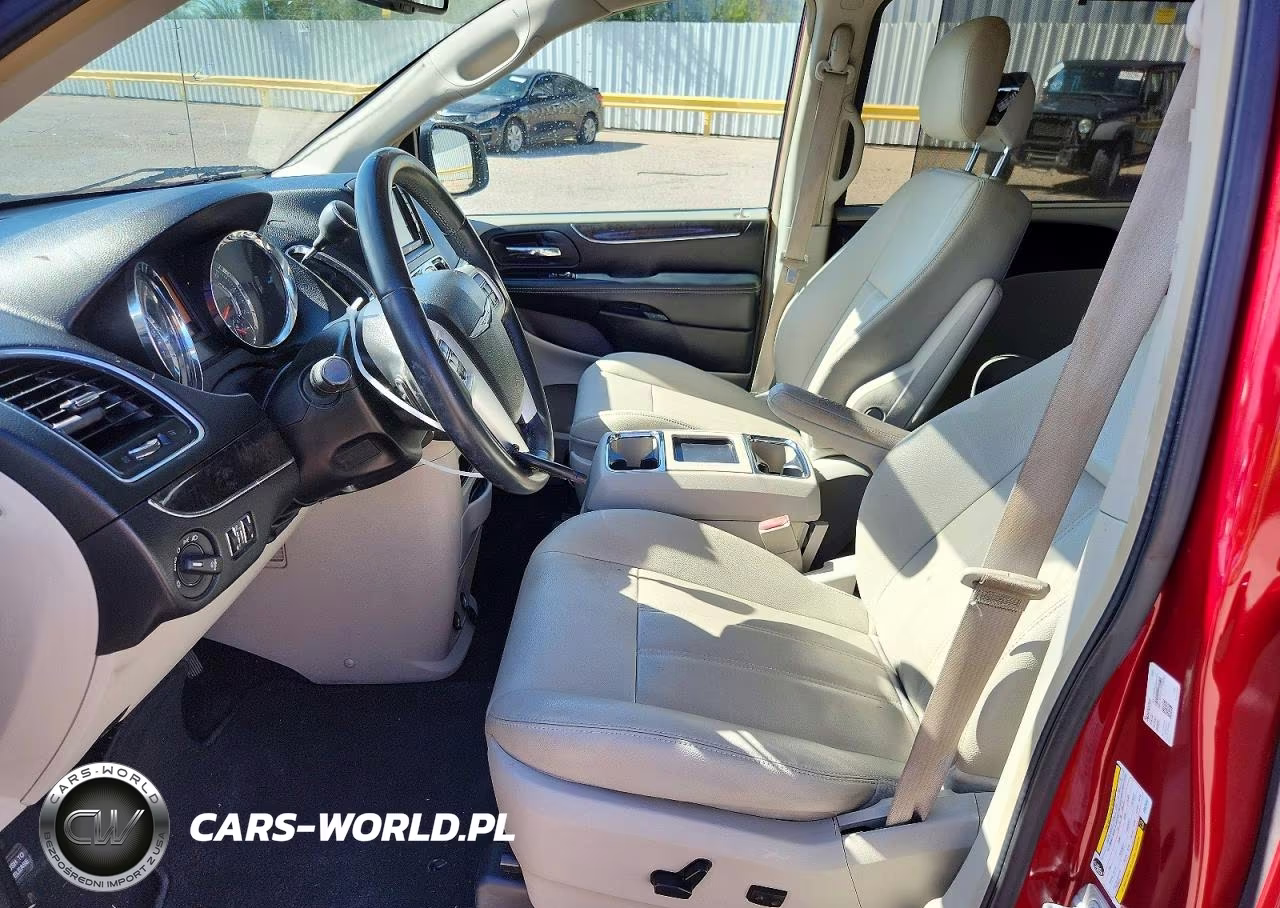 2015 Chrysler Town & Country Touring VIN:2C4RC1BG4FR676447 - 7