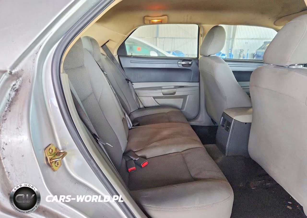 2006 Chrysler 300 VIN:2C3KA43R36H377101 - 10