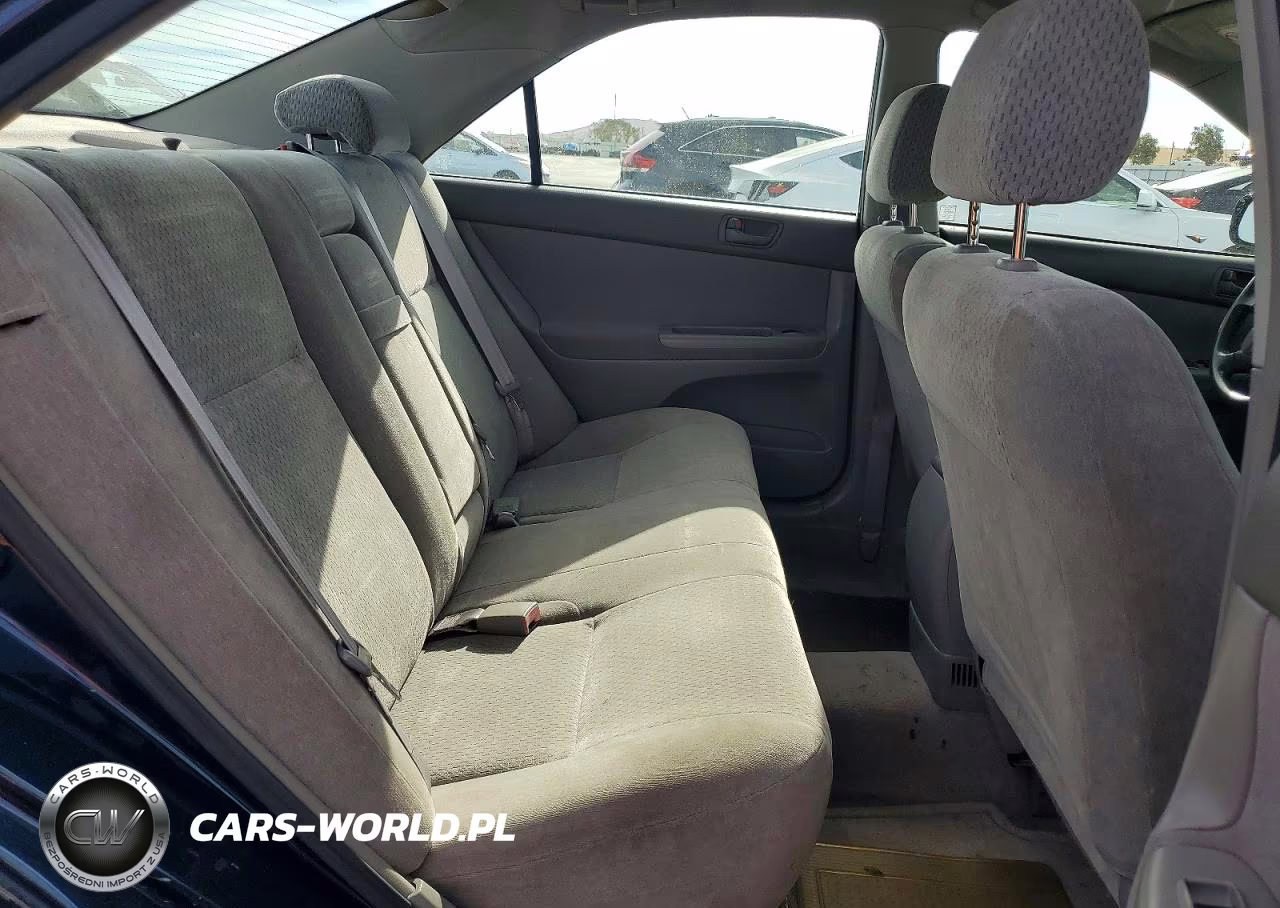 2002 Toyota Camry Le VIN:JTDBE32K020096063 - 10