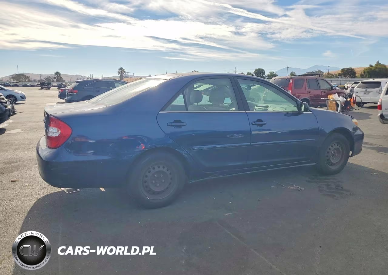 2002 Toyota Camry Le VIN:JTDBE32K020096063 - 3