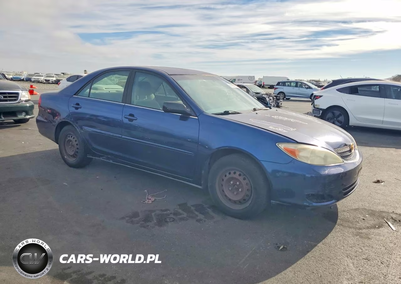 2002 Toyota Camry Le VIN:JTDBE32K020096063 - 4
