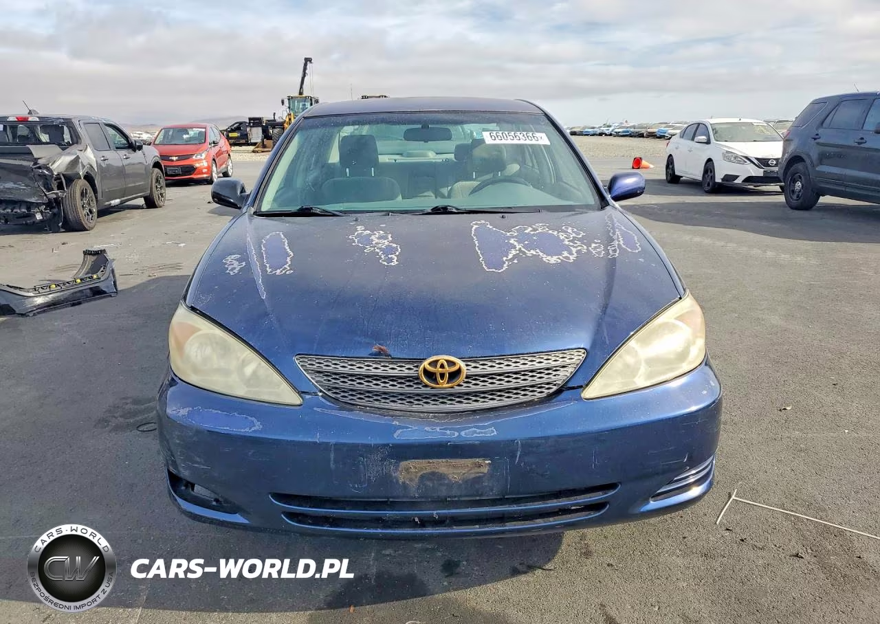 2002 Toyota Camry Le VIN:JTDBE32K020096063 - 5