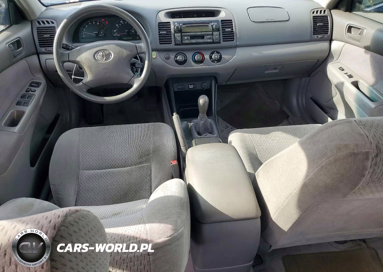 2002 Toyota Camry Le VIN:JTDBE32K020096063 - 8