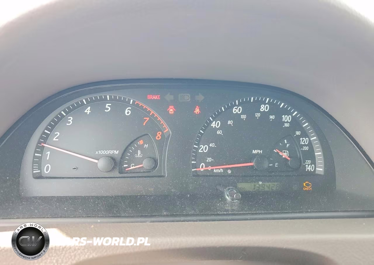 2002 Toyota Camry Le VIN:JTDBE32K020096063 - 9