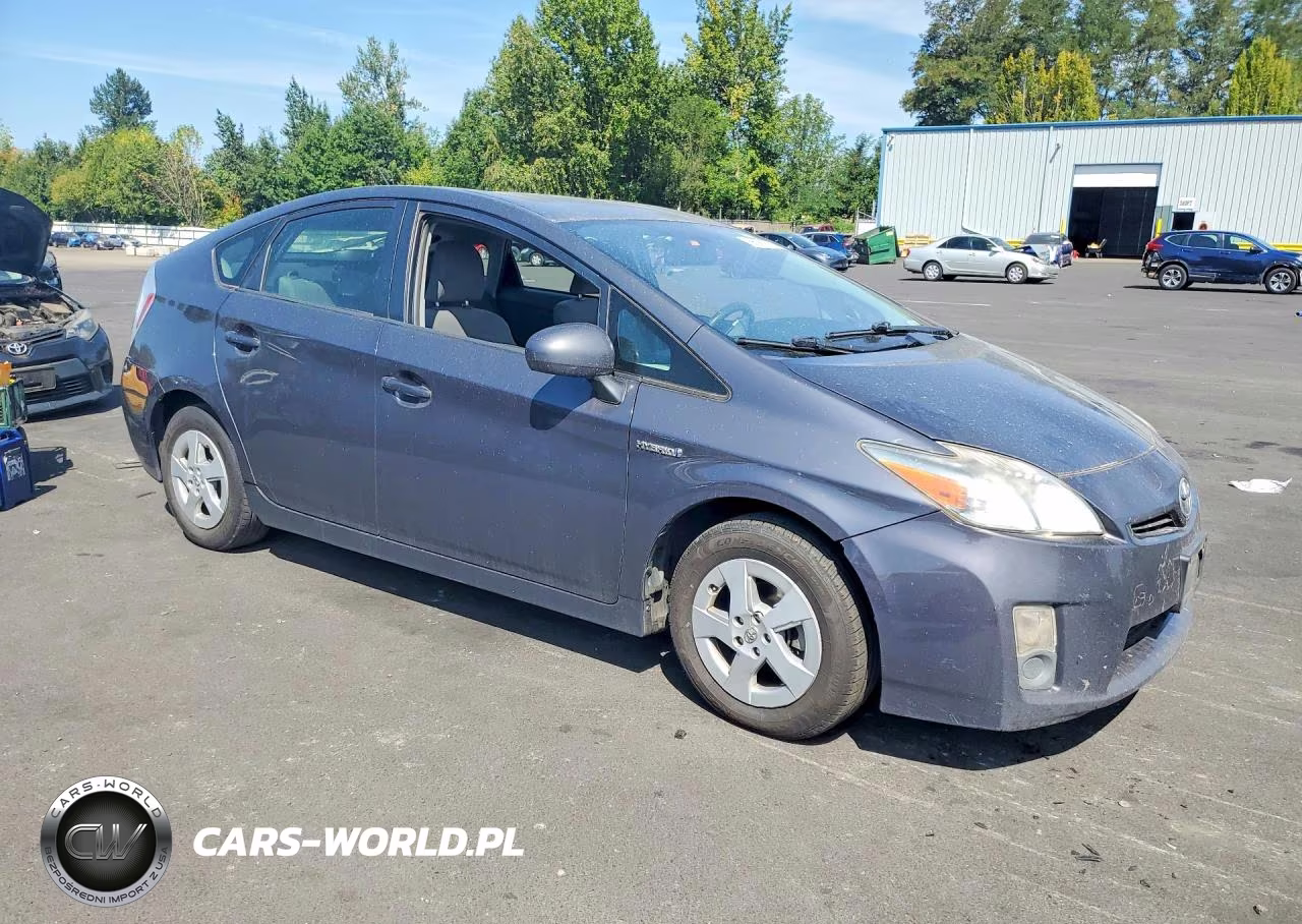 2011 Toyota Prius Three VIN:JTDKN3DU8B0316869 - 4