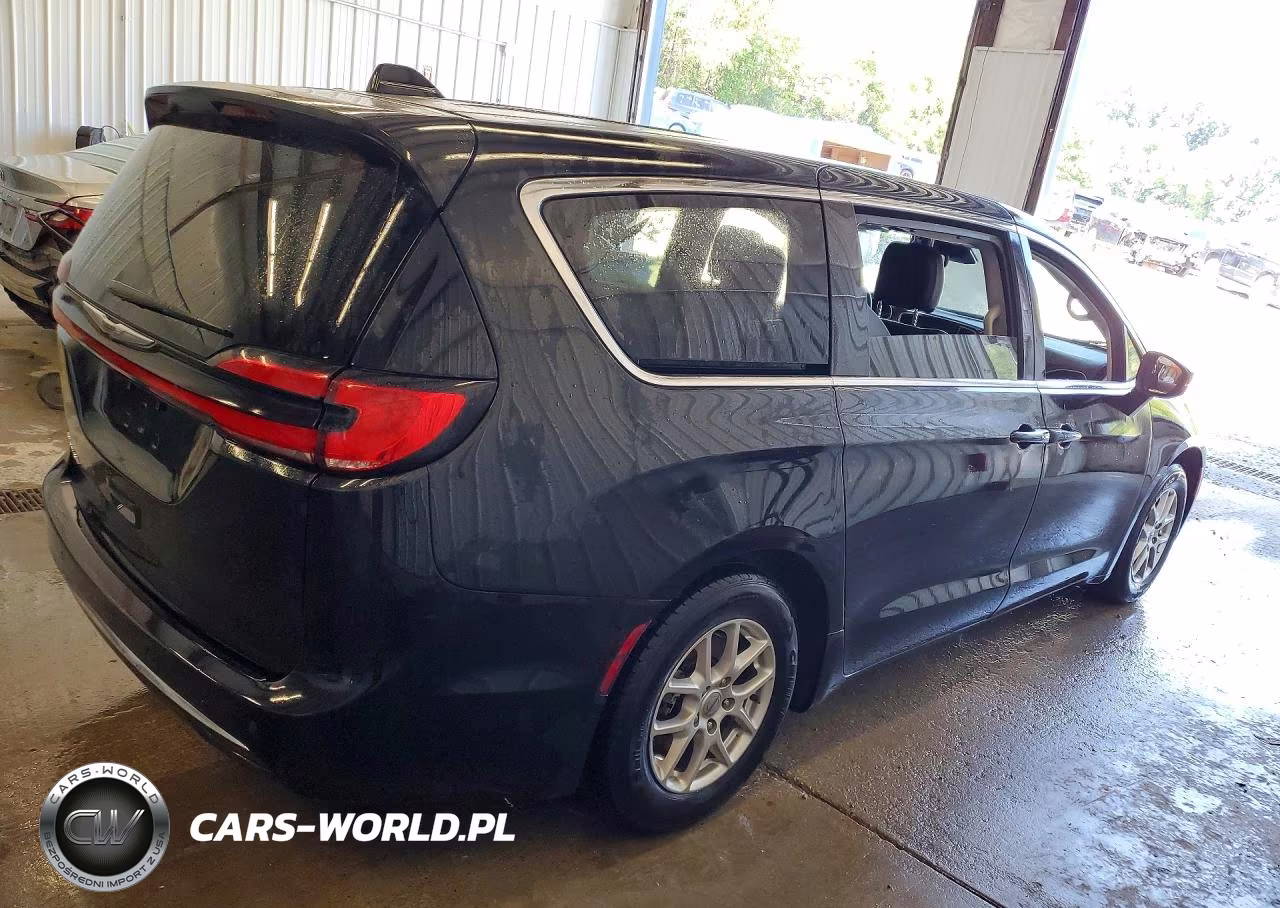 2023 Chrysler Pacifica Touring L VIN:2C4RC1BG4PR560313 - 3