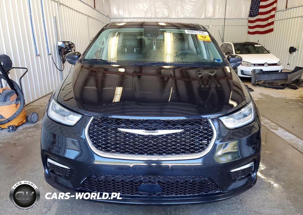2023 Chrysler Pacifica Touring L VIN:2C4RC1BG4PR560313 - 5