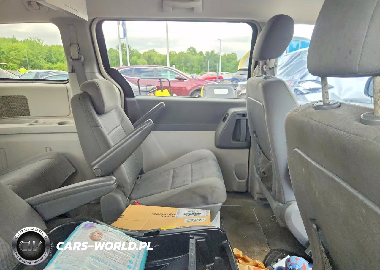 2010 Chrysler Town & Country Touring VIN:2A4RR5D10AR198674 - 11