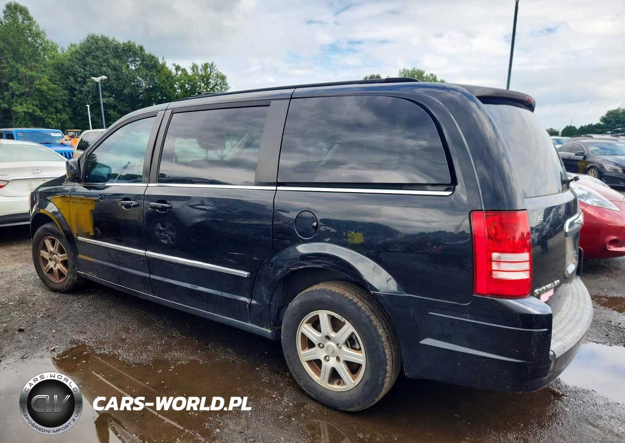 2010 Chrysler Town & Country Touring VIN:2A4RR5D10AR198674 - 2