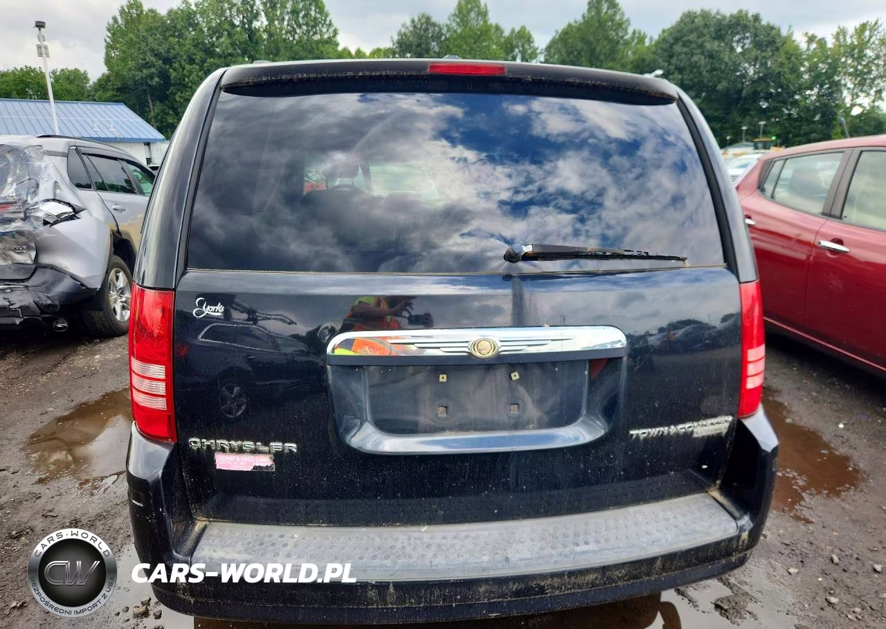2010 Chrysler Town & Country Touring VIN:2A4RR5D10AR198674 - 6